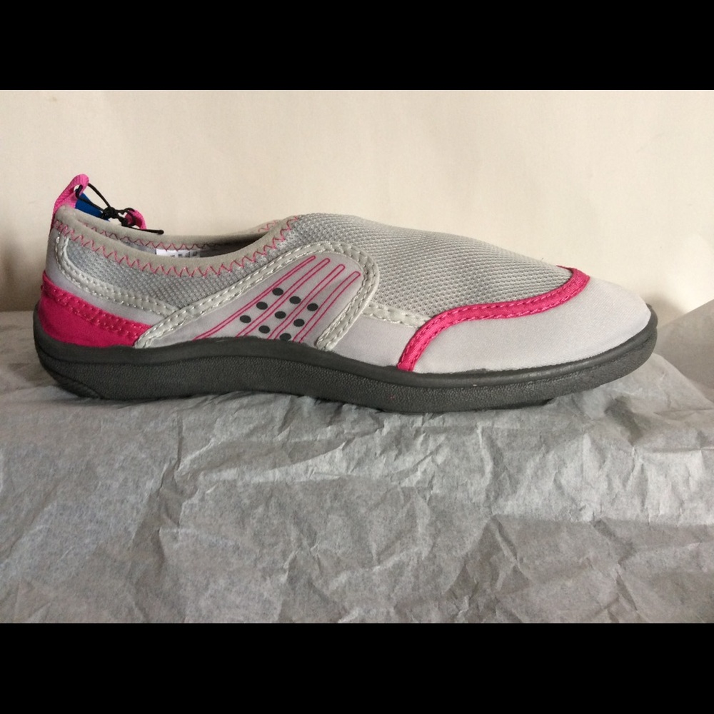 Whater Shoes Women’s Size 7-8🌊